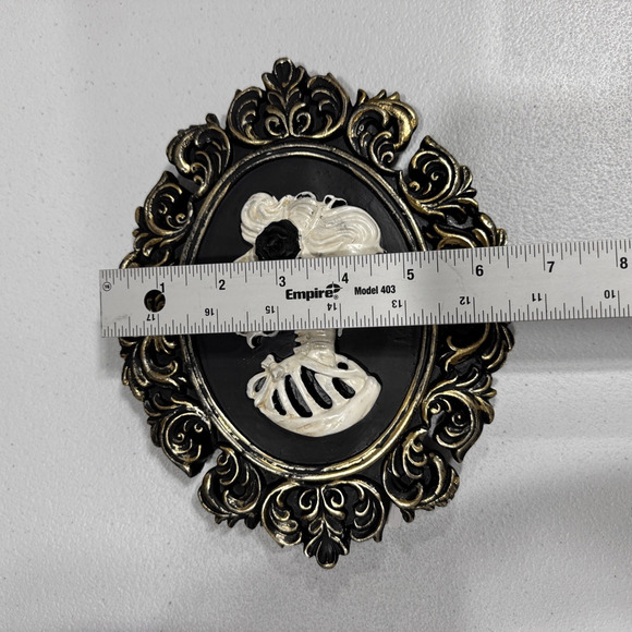 Mr. & Mrs Skeleton Framed Gothic Cameo Wall Decor 6.5" X 8.5" 3D Skull Halloween - Picture 8 of 9